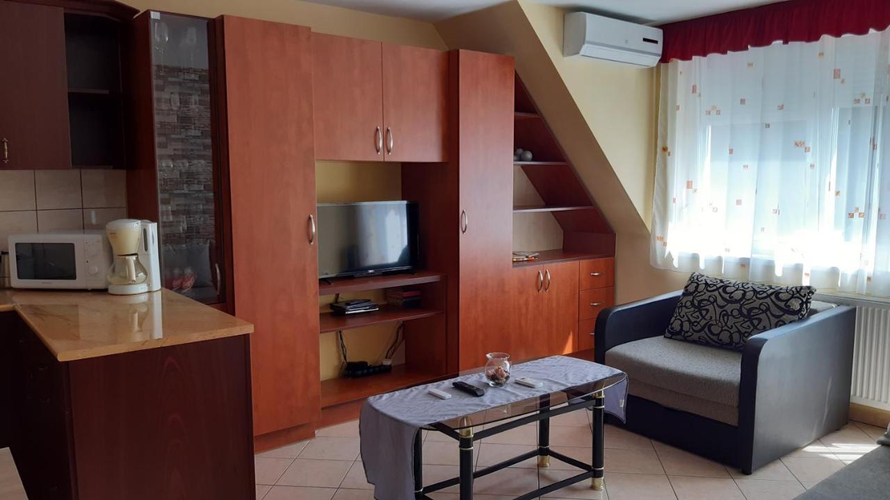 Elizabet Apartman a belvárosban Szarvas Esterno foto